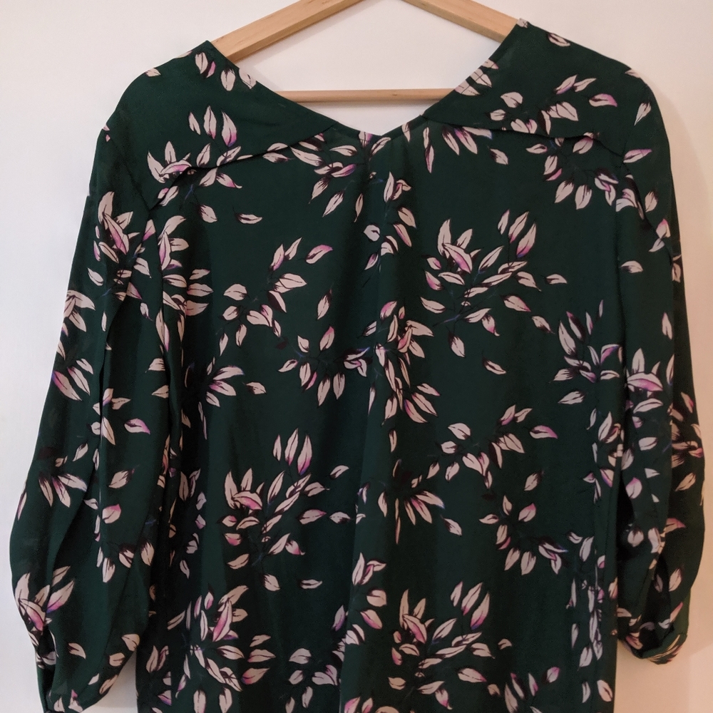 Pleione Stitchfix S top dark green and leaves - Picture 3 of 3